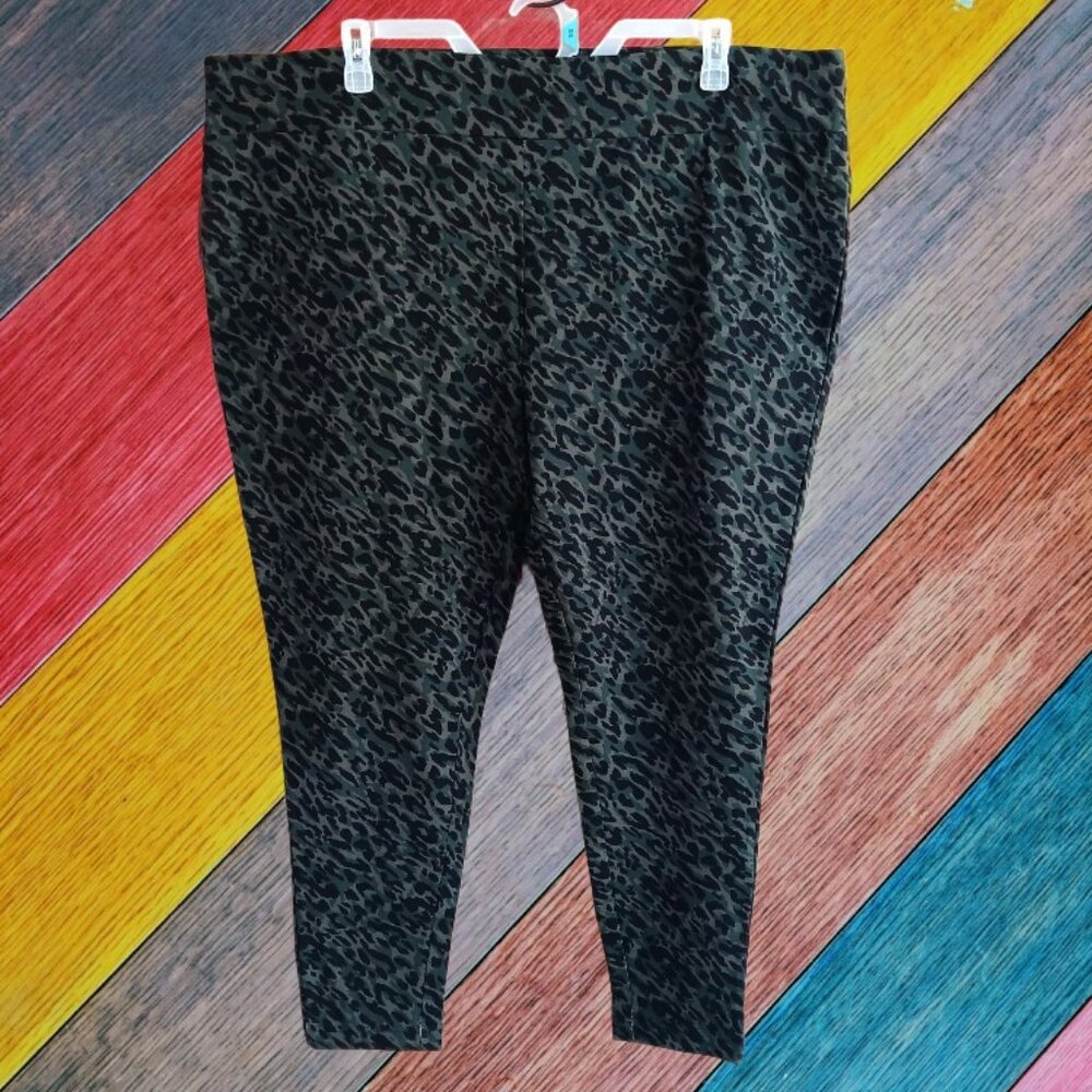 Terra & Sky Women's Plus Size Leggings Abstract Animal Forever Spruce Size 4X